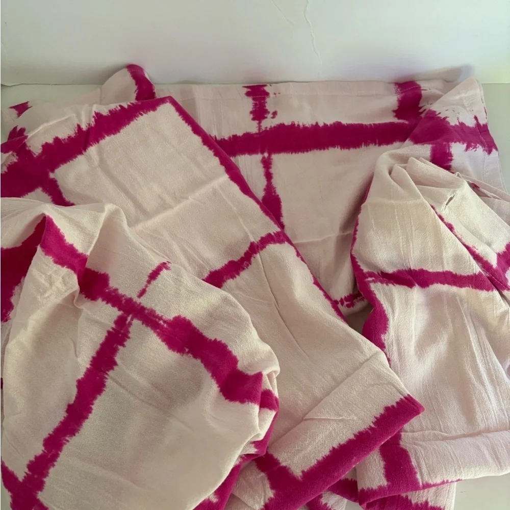 NWOT Urban Outfitters Libby Grid-Dye Shower Curtain